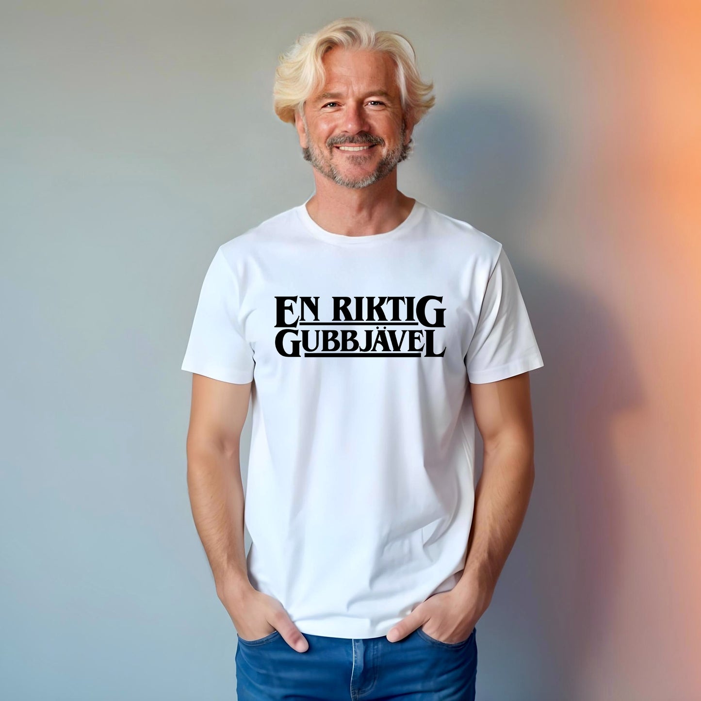 En Riktig Gubbjävel T-shirt