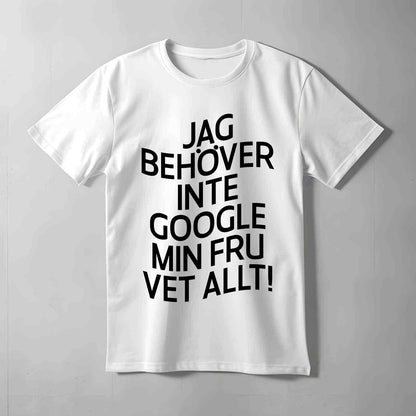 Min Fru Vet Allt Text T-shirt