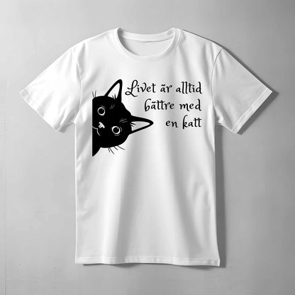 Livet Är Alltid Bättre Med En Katt T-shirt