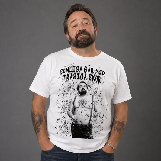 Går Med Trasiga Skor T-shirt
